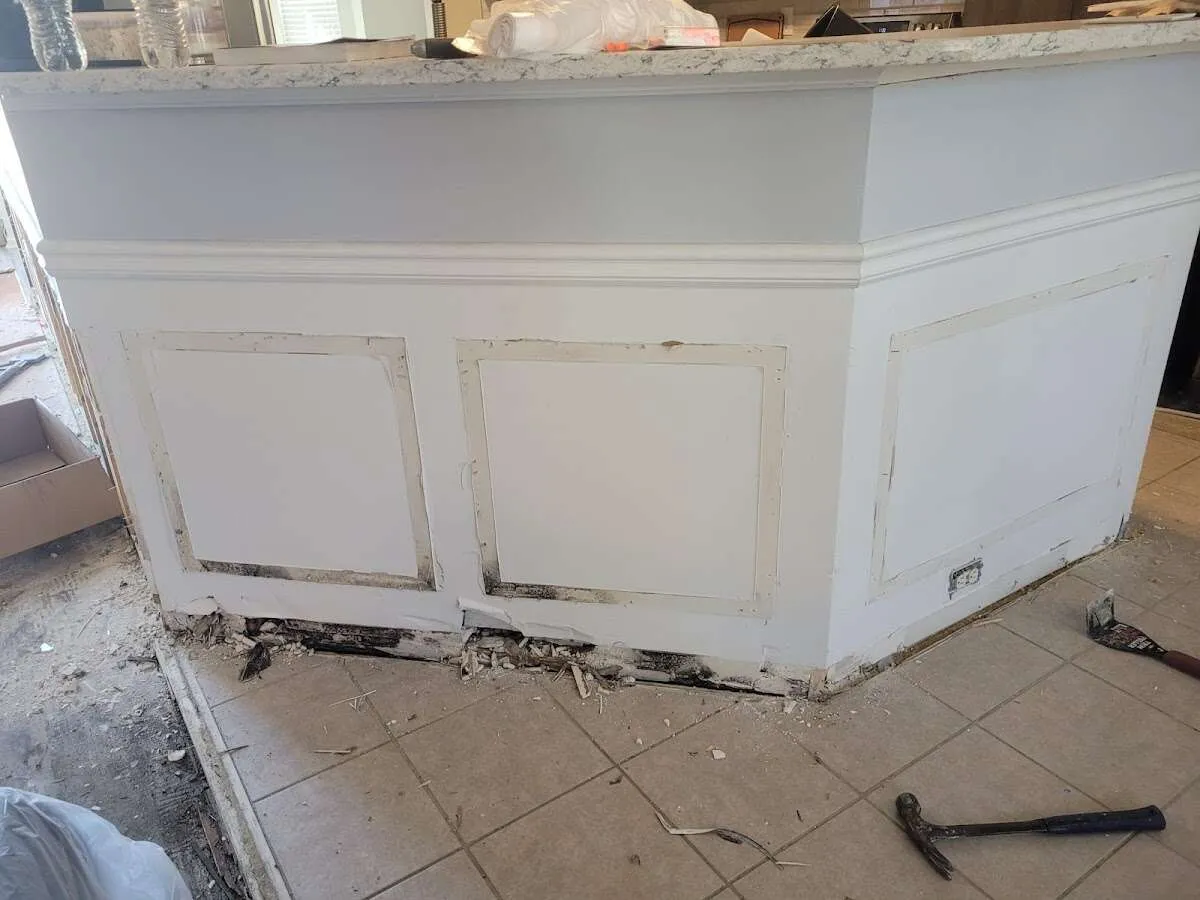 Water damage and mold on kitchen during Burst Pipe Cleanup in Peru